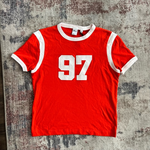 Aritzia Tna Soft Feels All-time Jersey Crewneck T-Shirt with Varsity Graphic - Picture 3 of 9